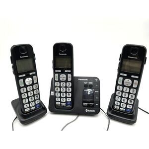 Panasonic KX-TGE260 DECT 6.0 Plus Bluetooth &‎ 3 Panasonic KX-TGEA20 Handsets